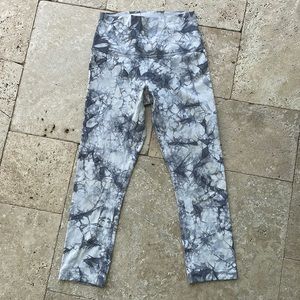 Lululemon Cropped 21” Marble Grey Leggings Sz 4